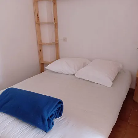 Front De Apartment